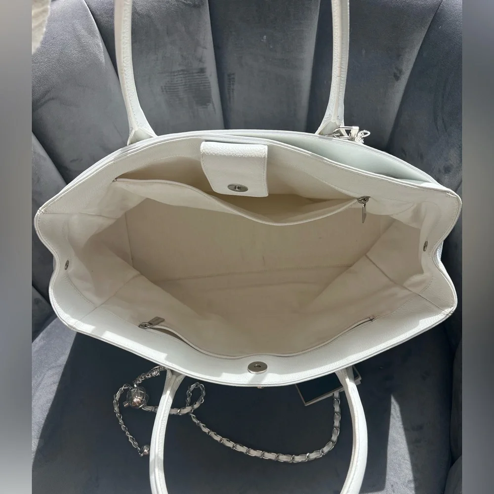 Chanel Executive Cerf Tote bag - Picture 8 of 15